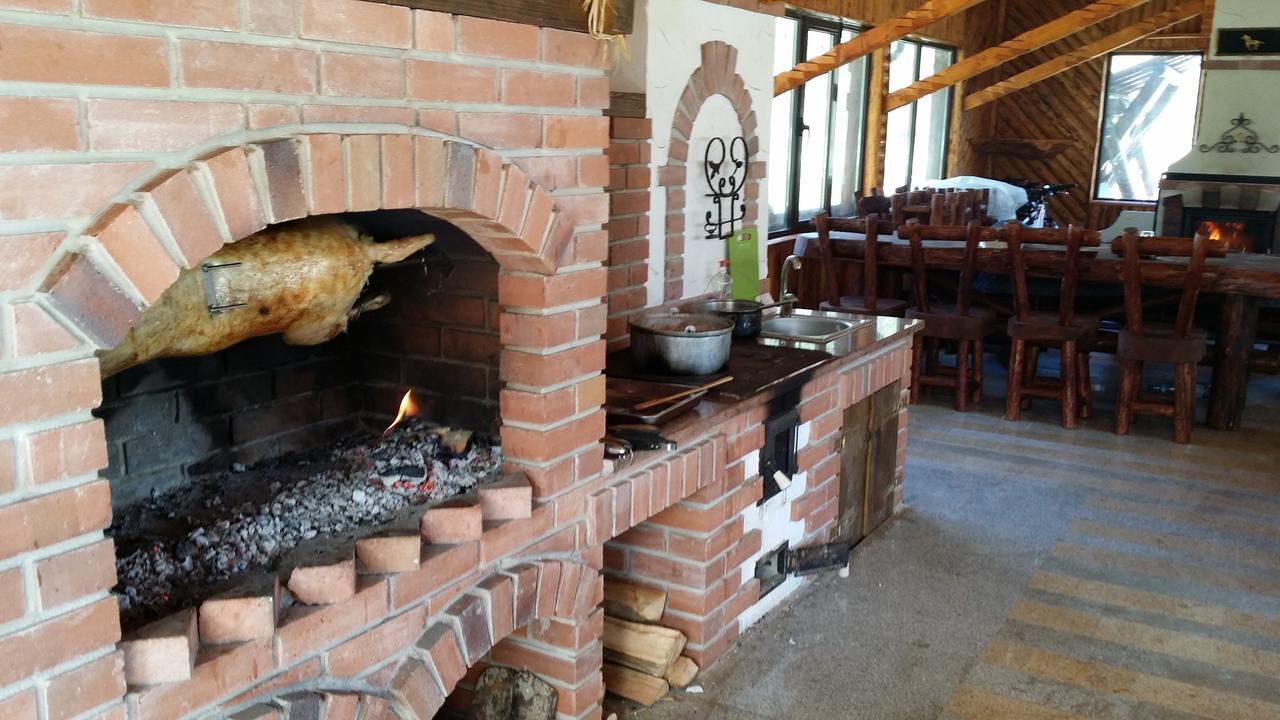 Cabana Barlogul Lupilor Villa Berevoesti Екстериор снимка
